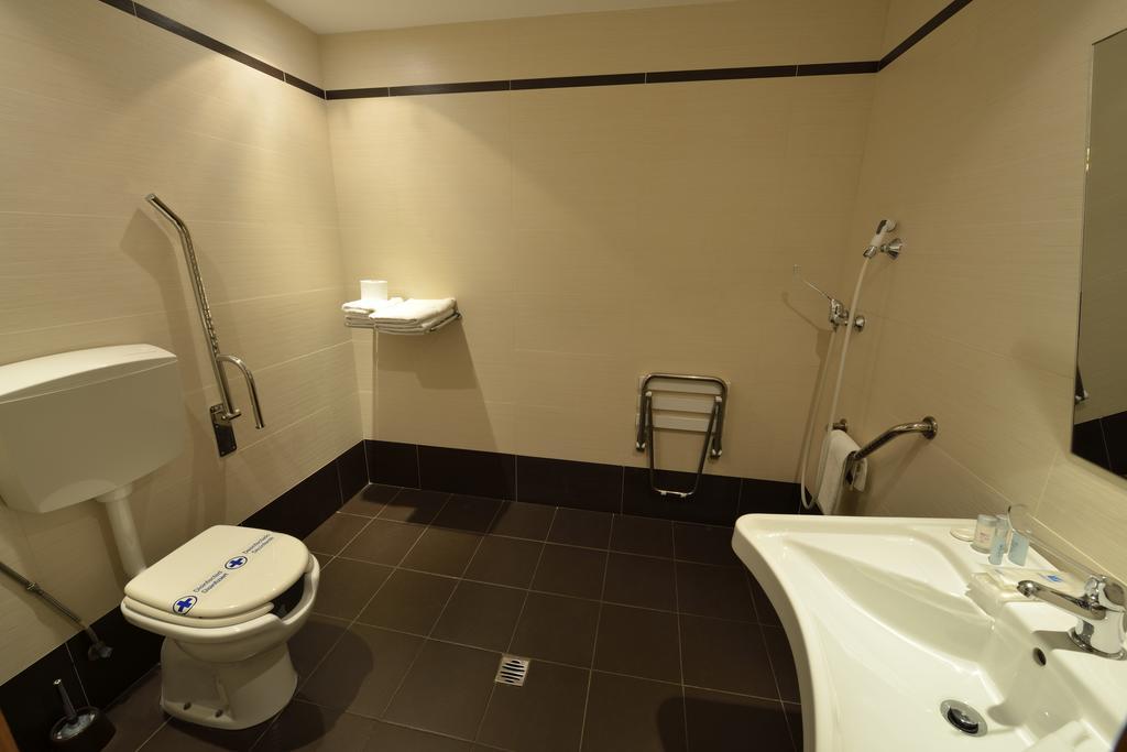 Hotel Ciutat D'Ампоста Екстер'єр фото