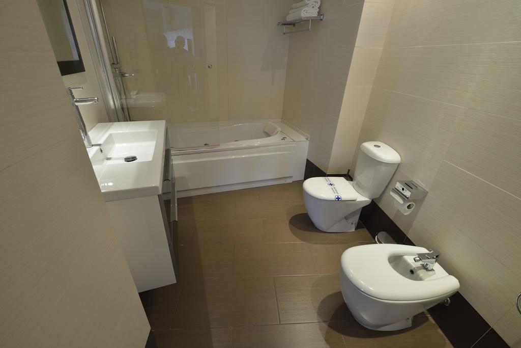 Hotel Ciutat D'Ампоста Екстер'єр фото