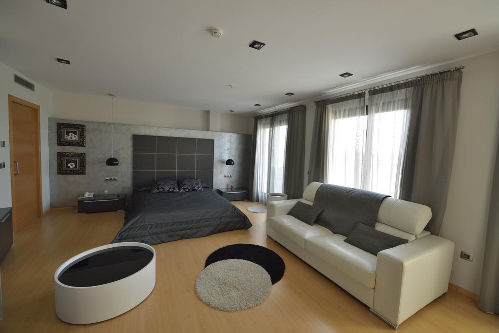 Hotel Ciutat D'Ампоста Екстер'єр фото
