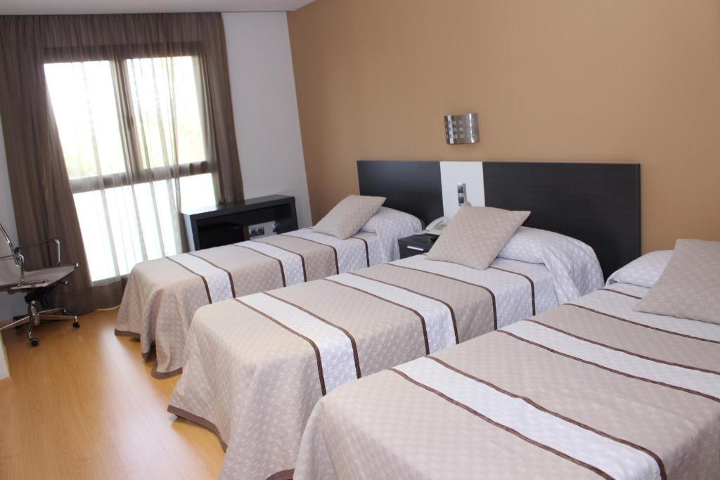 Hotel Ciutat D'Ампоста Екстер'єр фото
